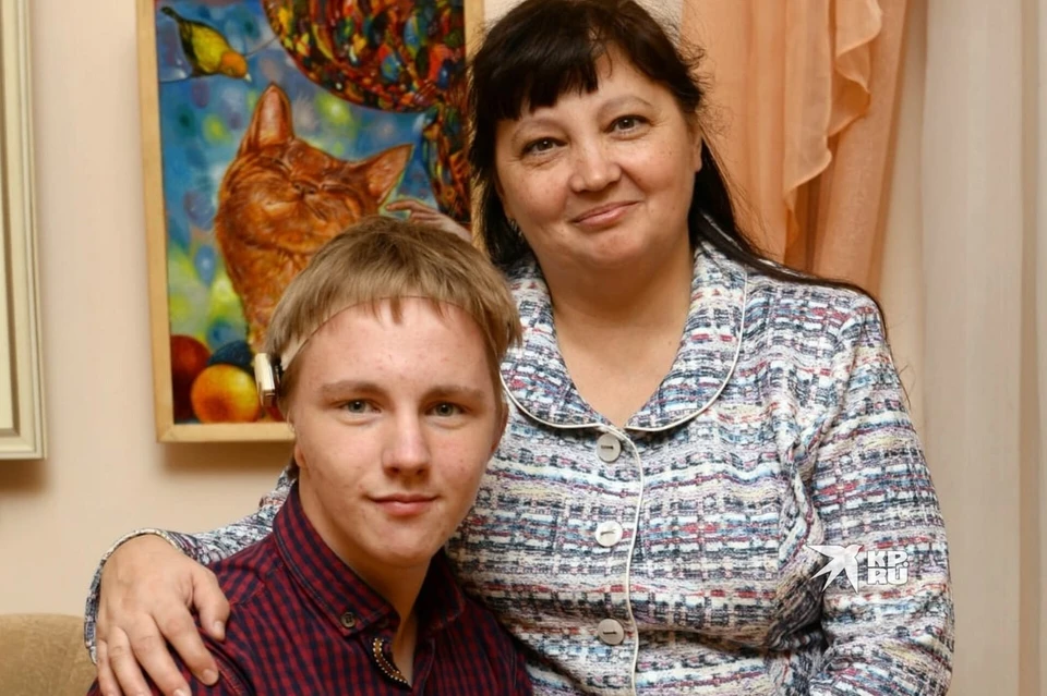 До 15 лет Леша ходил со специальным слуховым аппаратом. Фото: из архива семьи