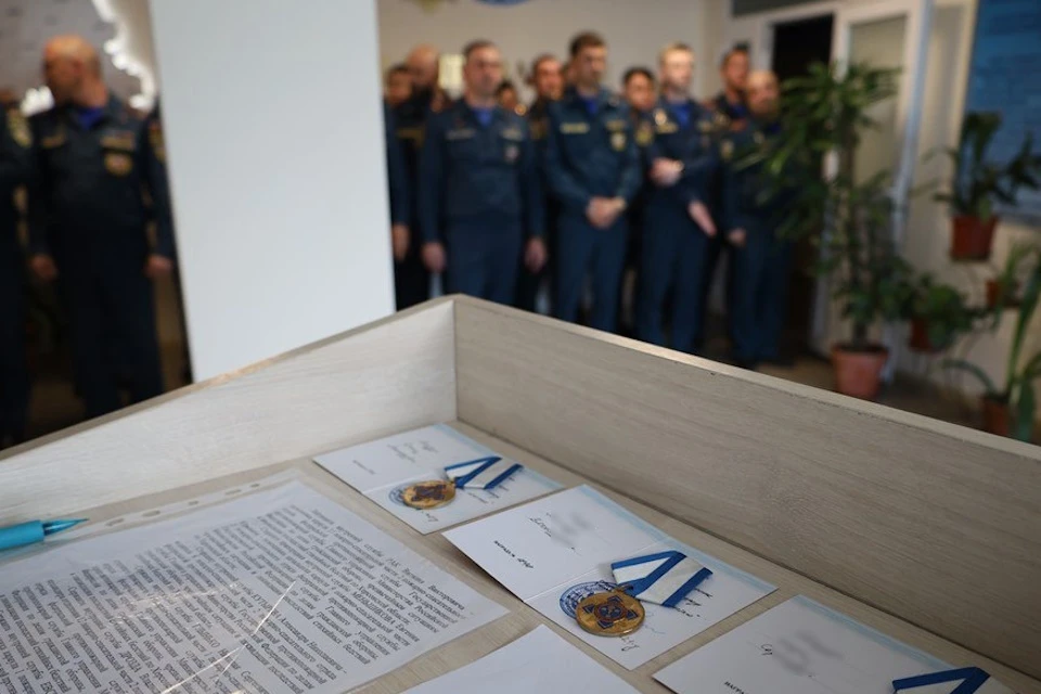Сотрудники МЧС награждены медалями «За заслуги перед Херсонской областью» Фото: ГУ МЧС России по ХО