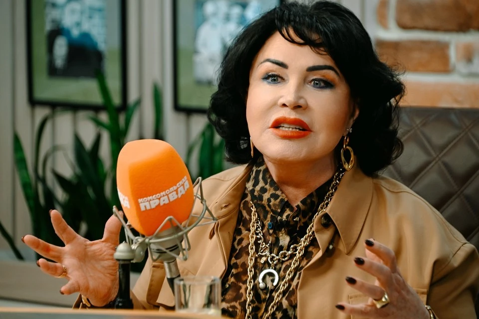 Надежда Бабкина рассказала, что травмировала руку и ногу на юбилейном концерте