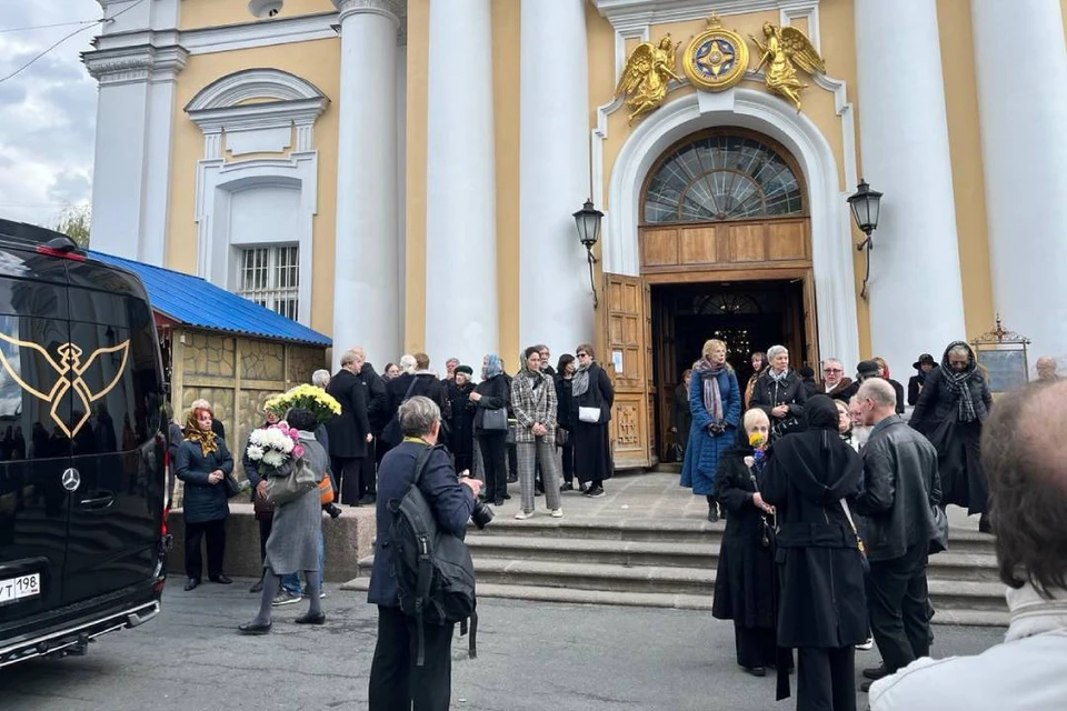 Со знаменитой балериной простились в Петербурге.