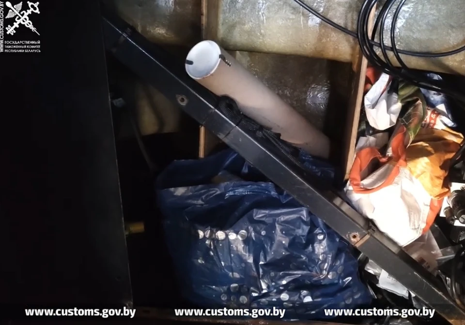 Таможня нашла тайник в автобусе. Фото: кадр видео customs.gov.by