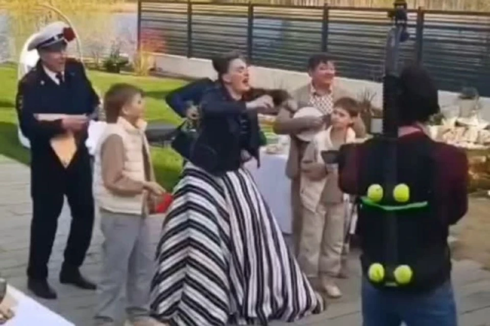 Елена Ваенга снялась в клипе с «Уральскими пельмени» Фото: кадр из видео