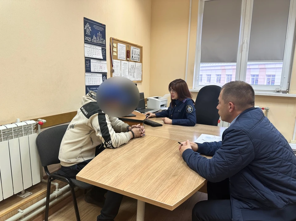 Следователи ведут допросы.