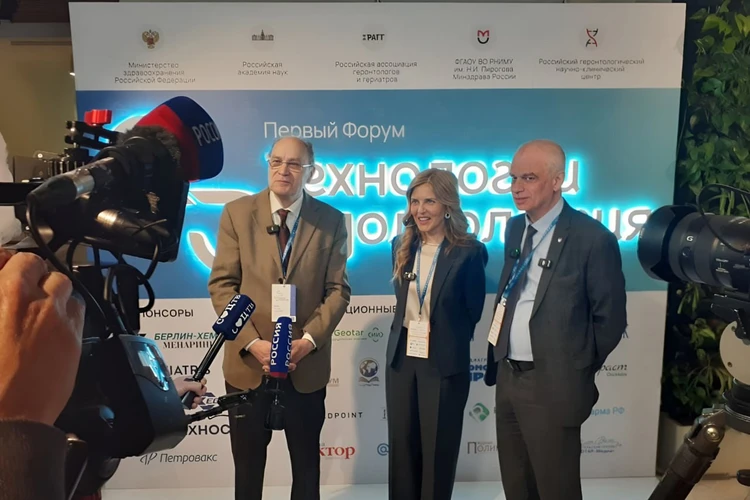 На форуме «Технологии долголетия» обсудили, как замедлить старение и сохранить здоровье на многие годы