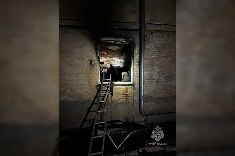 Площадь возгорания составила 15 квадратных метров.