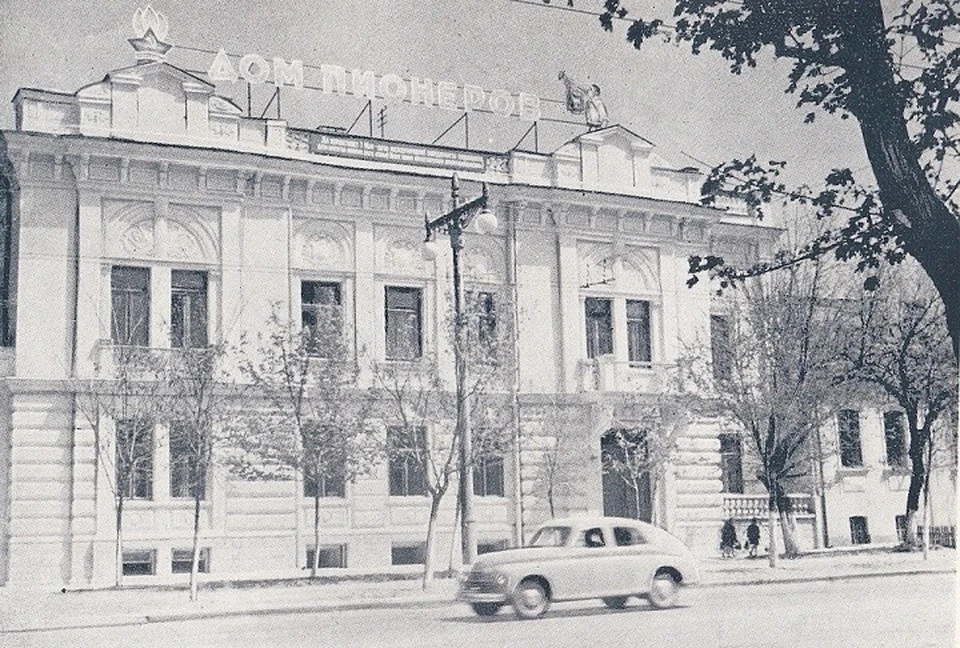 Здание Дворца пионеров на ул. Ленина не сохранилось. Фото: соцсети