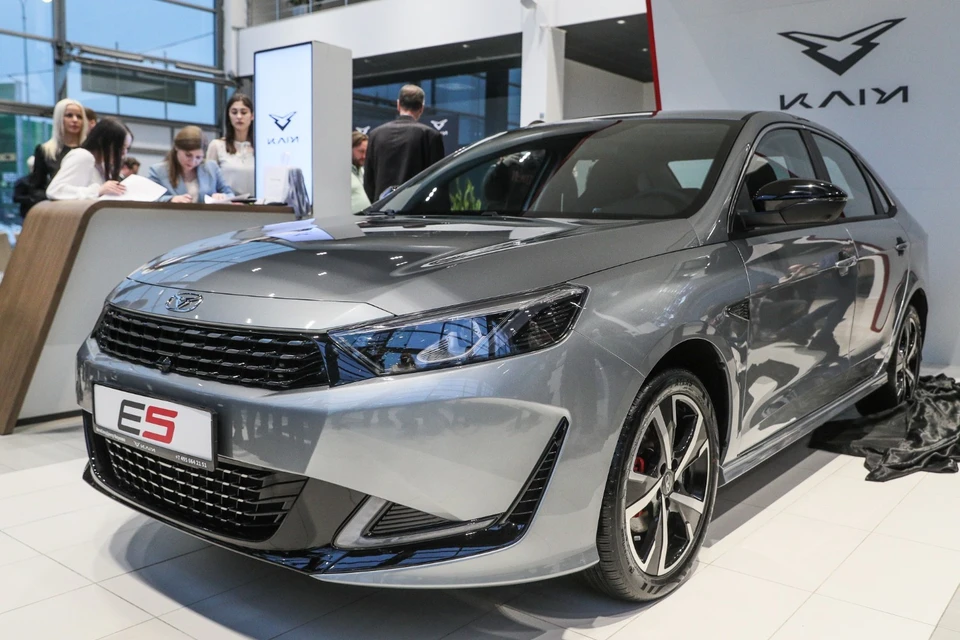 Поставки легковых автомобилей в Россию из КНР рухнули почти в два раза