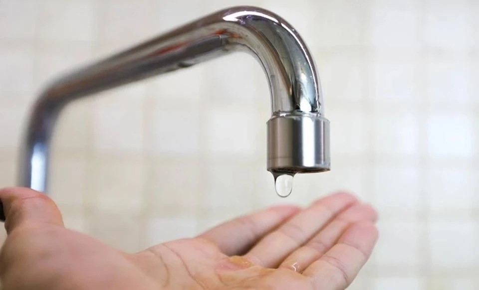 Потребителей призывают сделать запасы воды на время отключений. Фото: соцсети