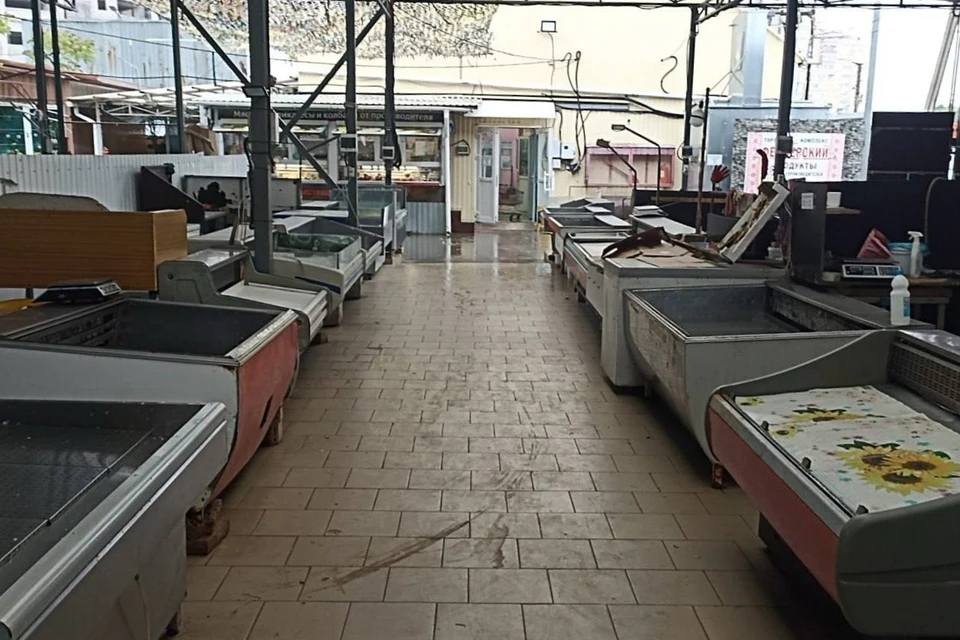 Торговлю на рынке приостановили Фото: пресс-служба ГУ ФССП по Краснодарскому краю