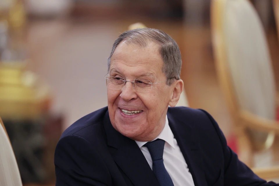 Лавров пошутил про симпатичных армянских студенток на встрече в Ереване