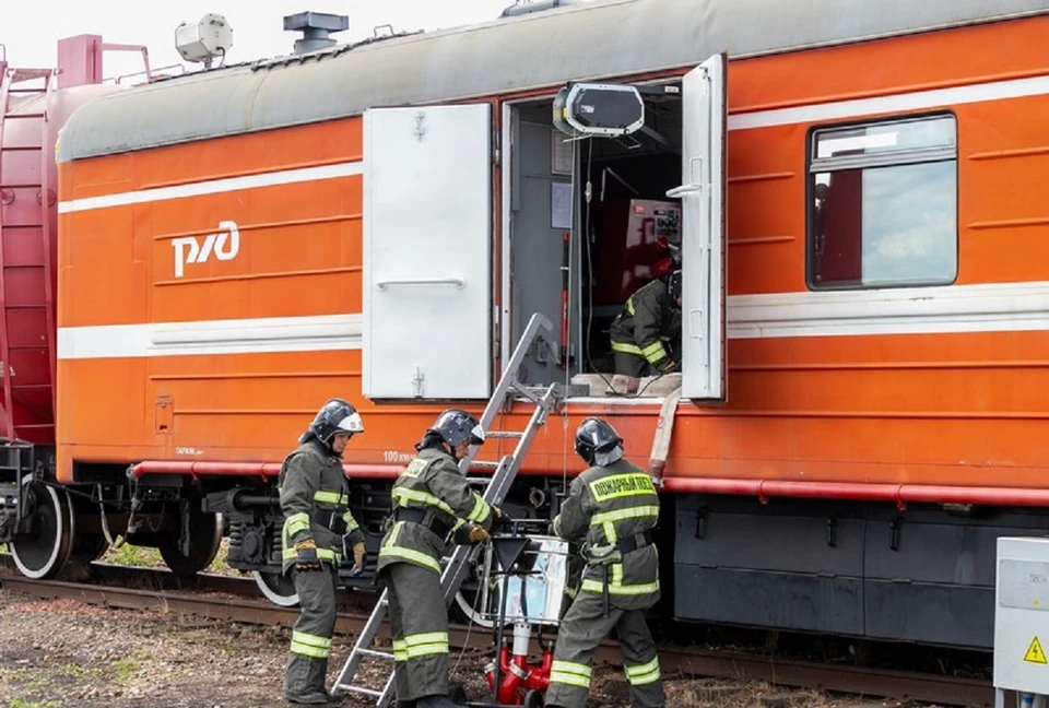 Пожарные поезда КрасЖД находятся в режиме повышенной готовности. Фото: КрасЖД