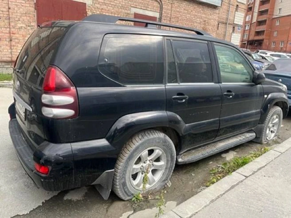 В Новосибирске на продажу выставили Land Cruiser должника за 2,2 млн. Фото: ГИС Торги