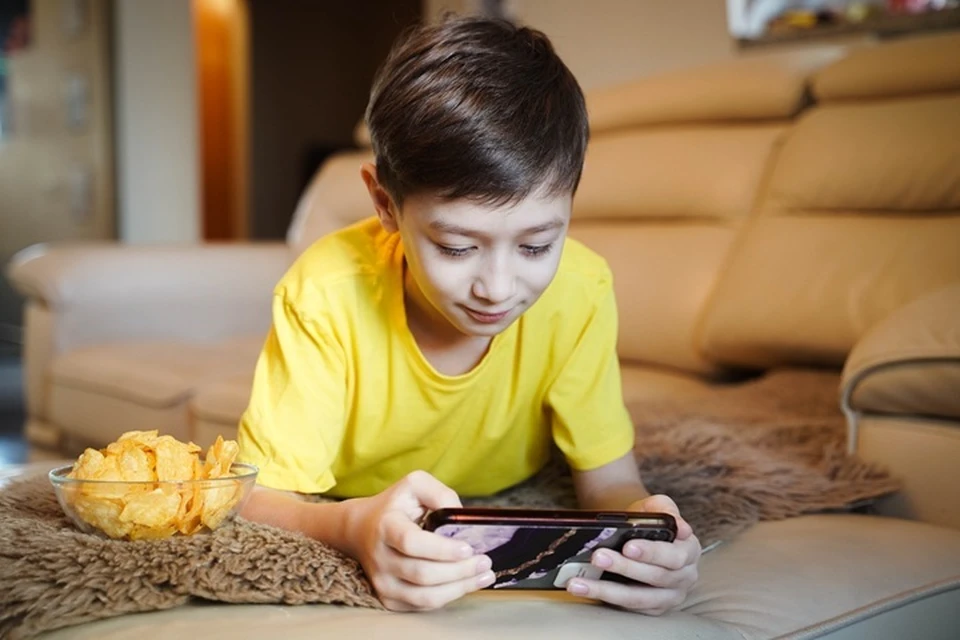 Ребенок сообщил неизвестному из игры данные карты
