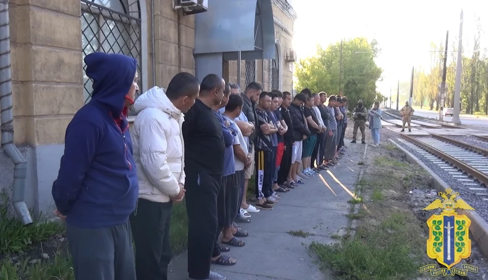 Сотрудники подразделения по вопросам миграции в установленном порядке дадут правовую оценку действиям работодателей. Скриншот видео УМВД России по Липецкой области.