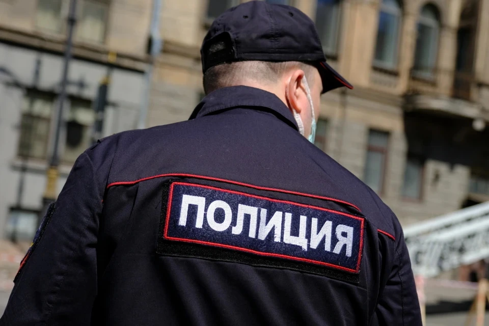 Столичные полицейские поймали курьера телефонных мошенников