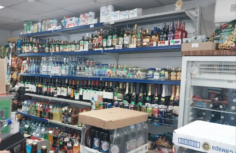 Из магазина забрали 150 бутылок алкоголя. Фото: минпромторг Самарской области
