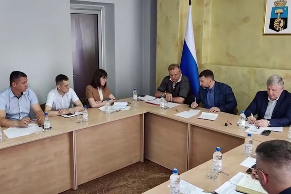 Пушилин поручил усилить ремонт дорог в Калининском районе Донецка. Фото: ТГ/Пушилин