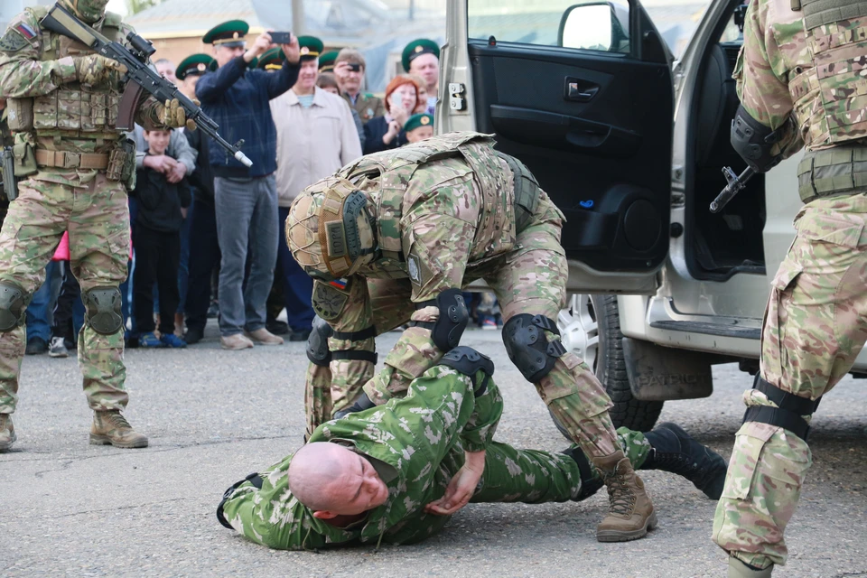 Четырех членов банды Басаева и Хаттаба задержали в четырех регионах за нападение на военных