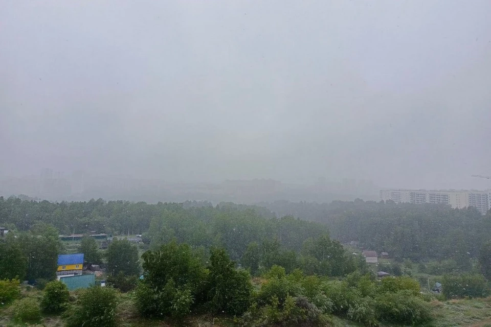 В Новосибирске утром 28 мая прошел снегопад. Фото: читатель КП-Новосибирск