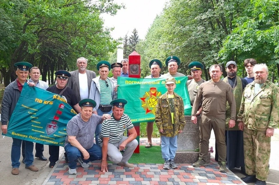 В ДНР поздравили пограничников с праздником. Фото: Администрация Шахтерского округа