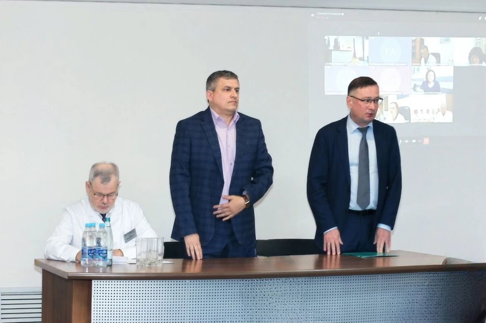 Нового руководителя коллективу представил замминистра здравоохранения Самарской области Денис Бутолин. Фото: https://vk.com/samarapsyhosp