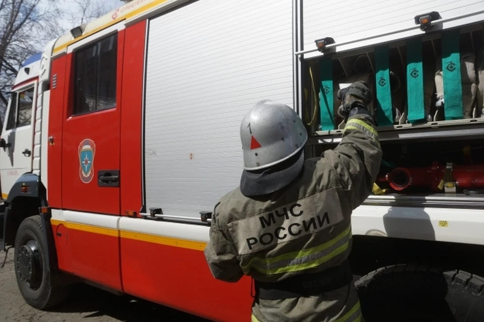 Пожарные тушили заброшенное здание