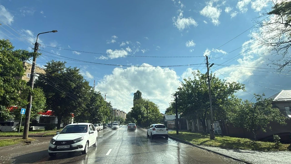Сильный дождь с мелким градом прошел в Кисловодске. Фото: Евгений Моисеев