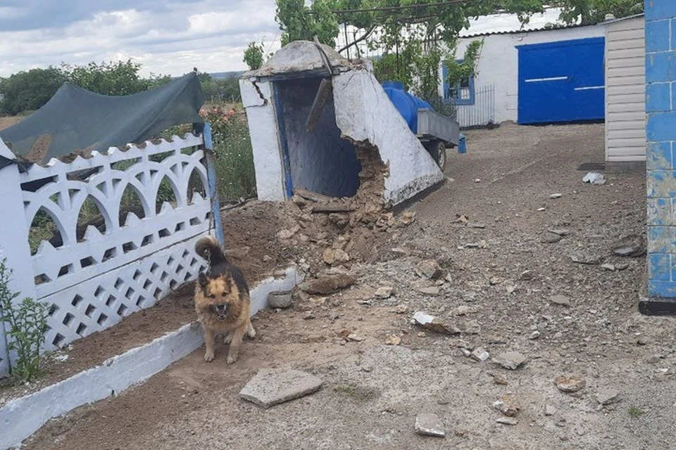 Обстрелами боевиком ВСУ повредило дома мирных жителей региона и оставило без света 13 тысяч человек. Фото: тг-канал Владимира Сальдо