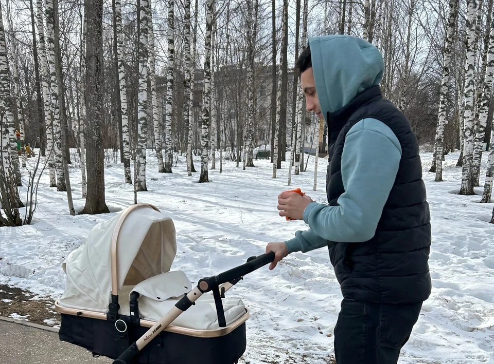 Сыктывкарский пристав оказал помощь выпавшему из окна ребенку.
