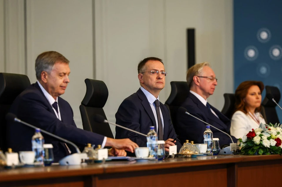 Мединский: РФ предложила прекращение огня на 2-3 дня на отдельных участках