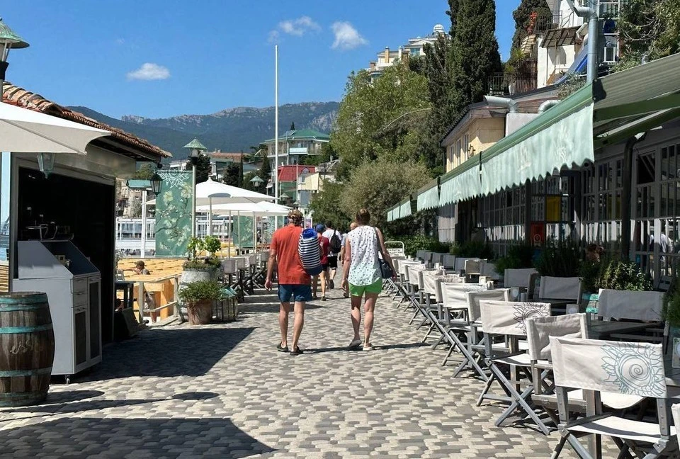 В начале лета в Крыму открыли 350 пляжей для купания