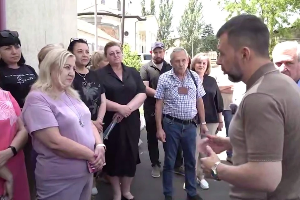 Глава ДНР Денис Пушилин встретился с жителями Старобешево. Фото: ТГ/Пушилин