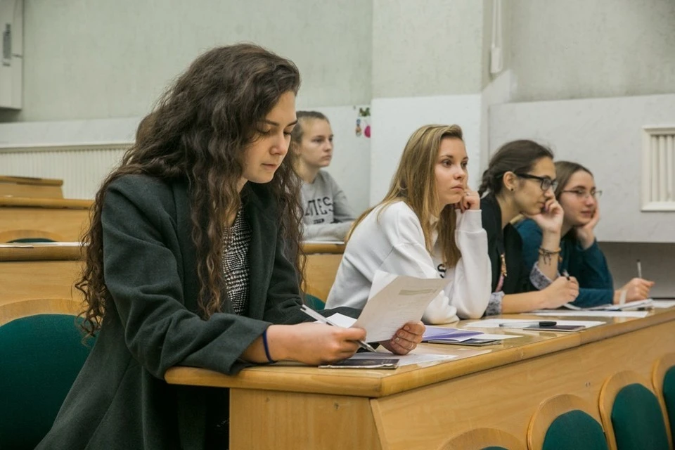 ФСБ: в вузах четырех регионов РФ распространяли пособия с поддержкой ЛГБТ*