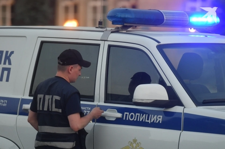 Свердловские автоинспекторы спасли женщину и подростка
