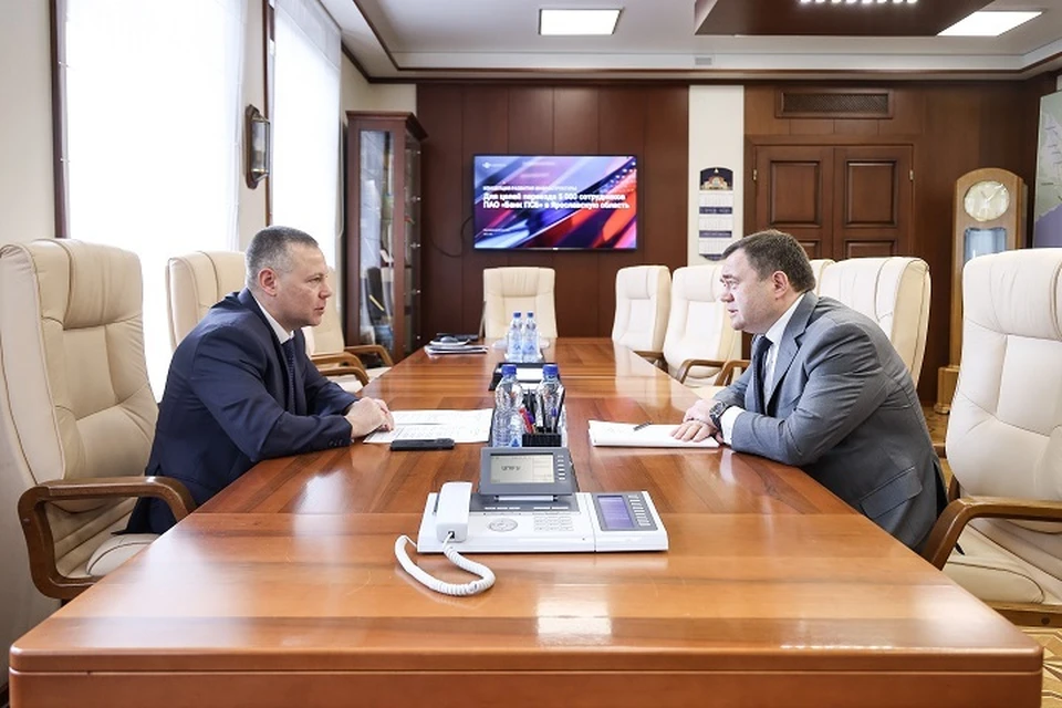 Петр Фрадков и Михаил Евраев обсудили сотрудничество банка и правительства региона. ФОТО: ПСБ