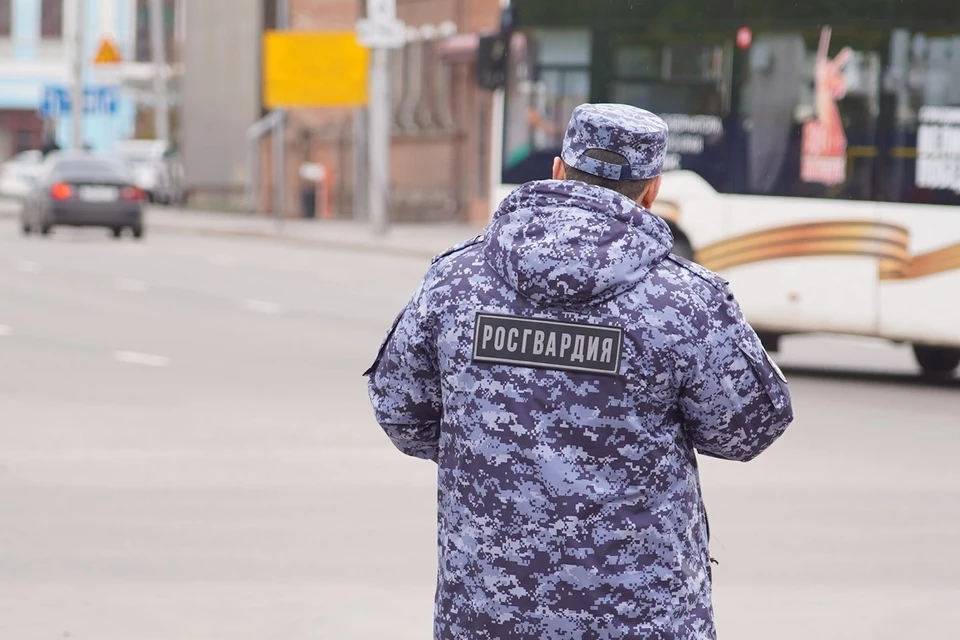 В Минусинске грабитель бросился под колеса, чтобы сбить со следа