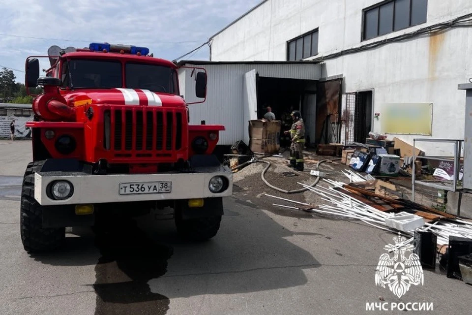 В Ангарске в 125 квартале загорелся торговый центр