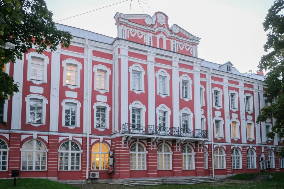 В СПбГУ год на «Прикладной физике и математике» обойдется в 345 тысяч рублей.