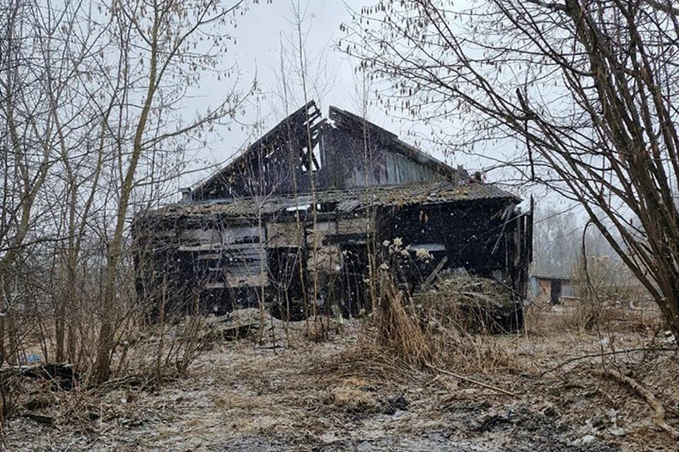 Старый дом давно пришел в негодность.
