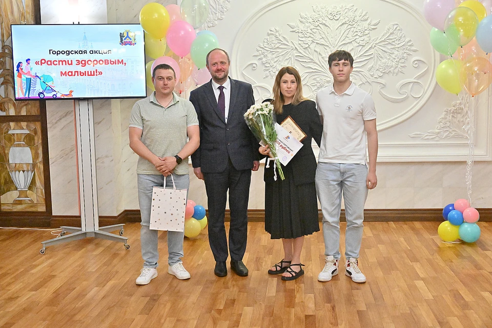 Семья из Хабаровска получила миллион рублей за рождение ребенка 31 мая Фото: администрация Хабаровска