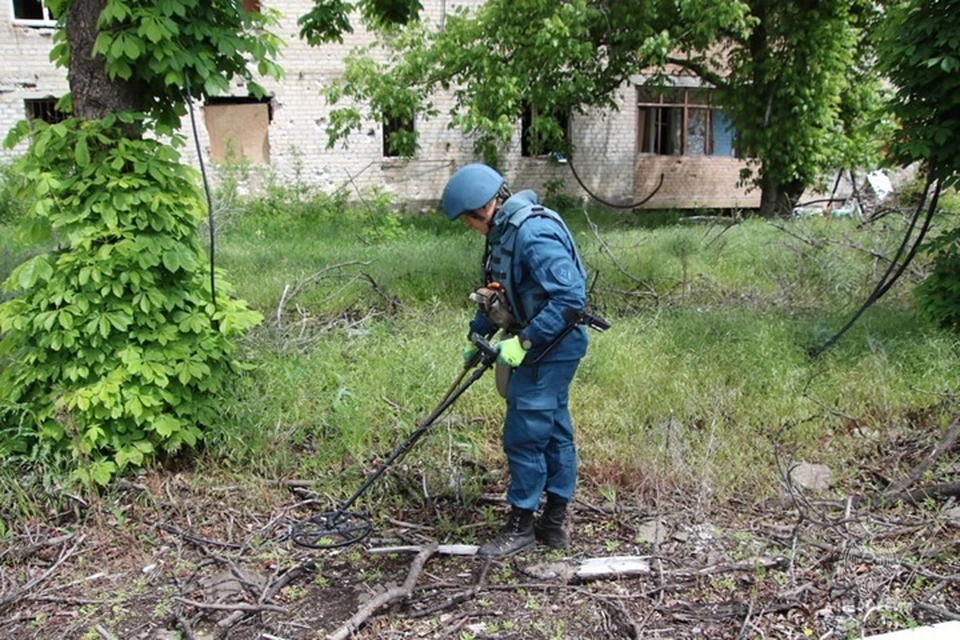 Саперы МЧС за сутки уничтожили в ДНР более 60 взрывоопасных предметов. Фото: МЧС России по ДНР