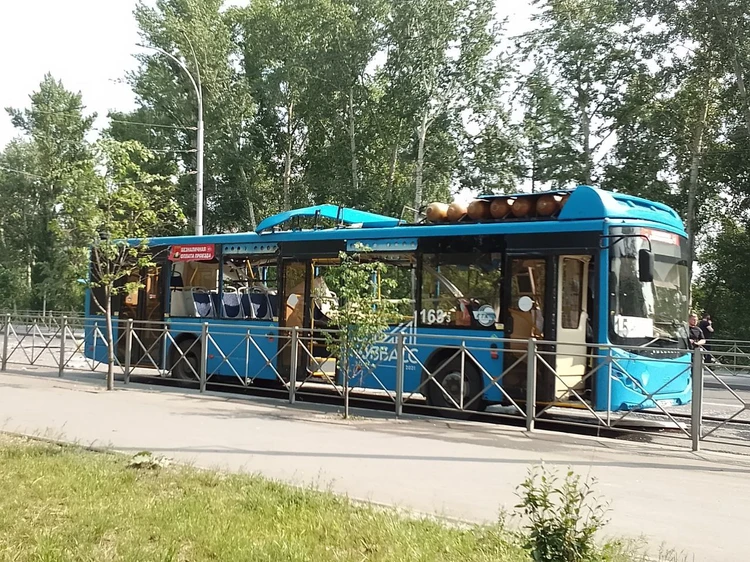 «Мощный хлопок, и автобус окутало белым облаком»: три пассажира пострадали из-за взрыва газового баллона у рейсового автобуса в Кемерове
