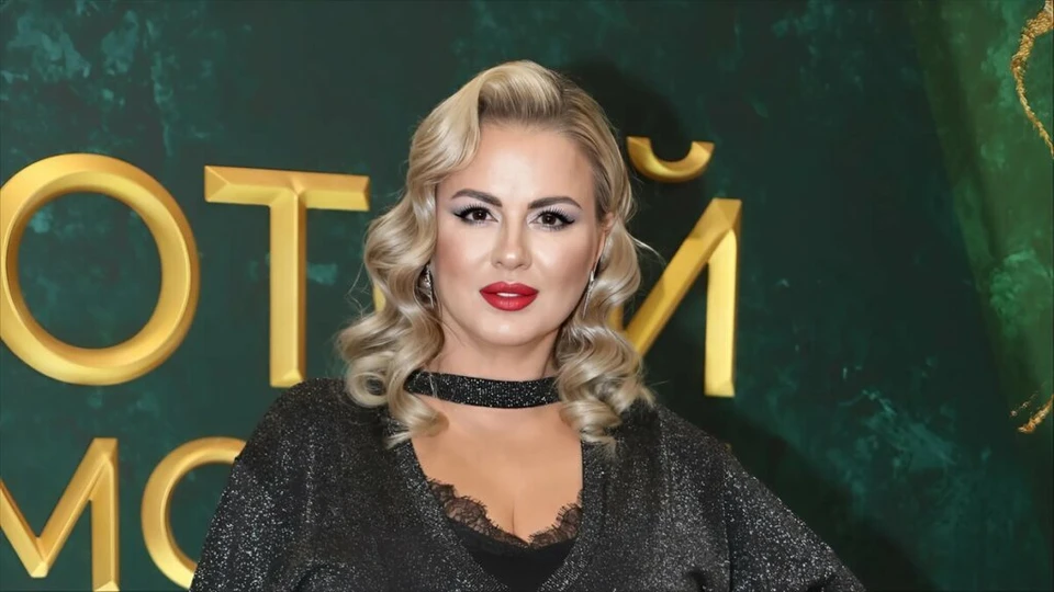 Анна Семенович заявила, что у нее случился спазм горла во время концерта