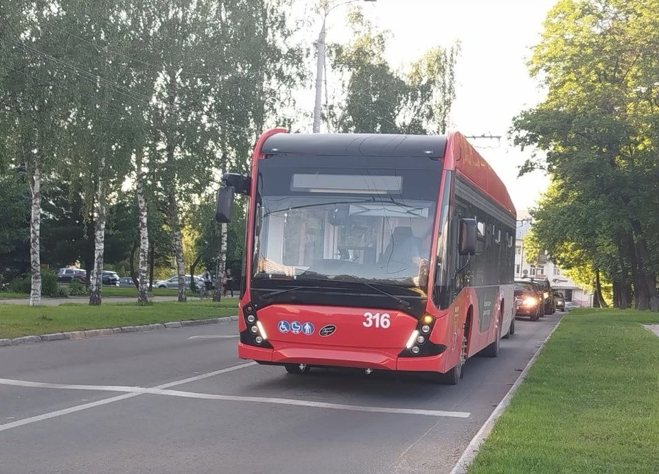 Троллейбус "Авангард" во Владимире едет без привязки к сети. Чаще всего его используют как раз на маршруте, который следует до Вокзальной площади.