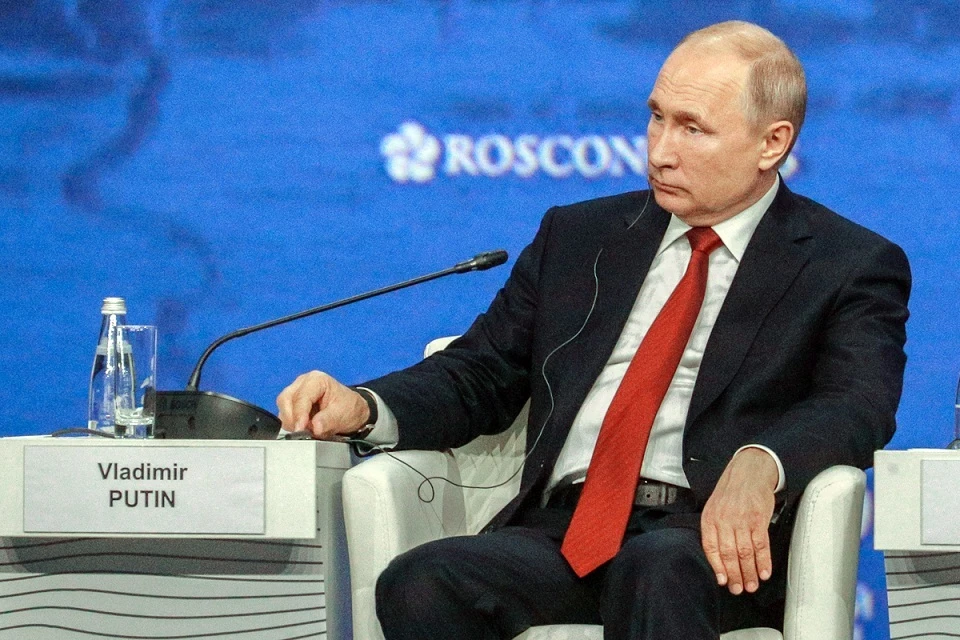 Путин: Вклад сырьевой составляющей в экономику России уже не определяющий