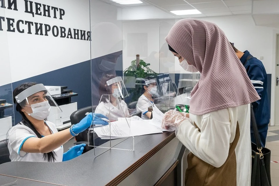 Выявлено 304 нарушения режима пребывания, 193 — трудовой деятельности