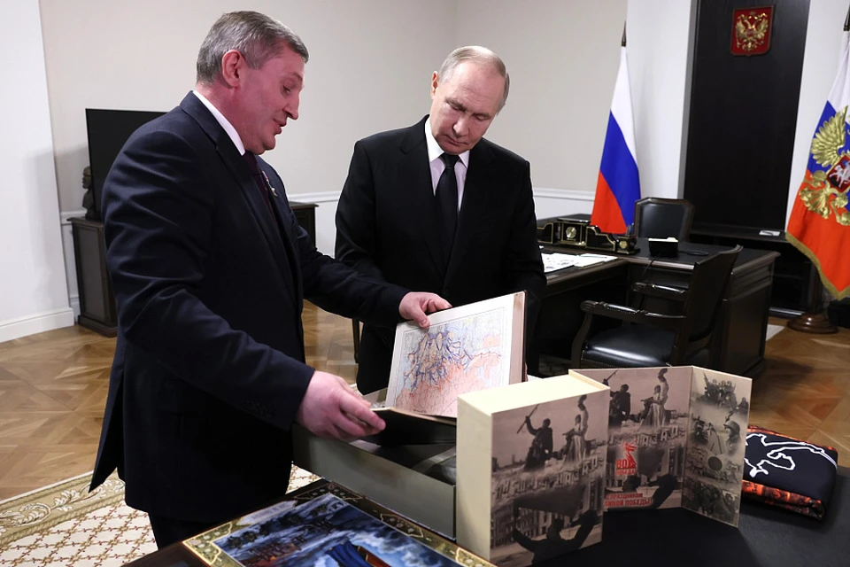 Владимир Путин встречался с Андреем Бочаровым в Волгограде апреле 2025 года, после форума Союзного государства. Фото: kremlin.ru