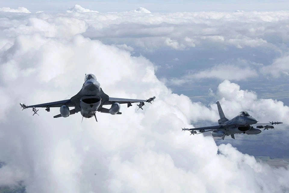 Нидерланды передали 18 самолетов F-16 за 1 евро центру подготовки пилотов ВСУ