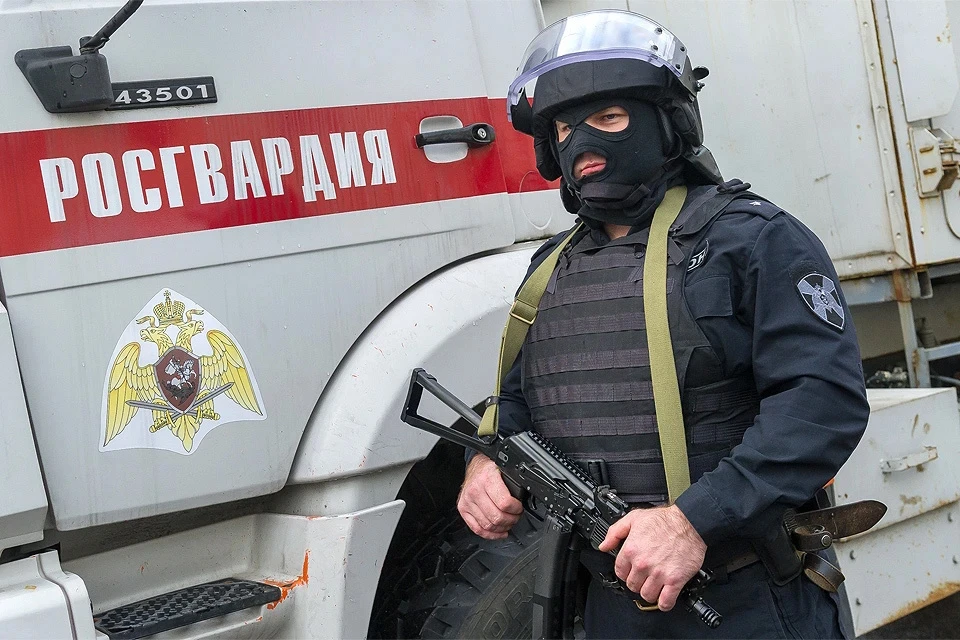 СОБР Росгвардии помог задержать подозреваемого в ограблении курьера в Москве