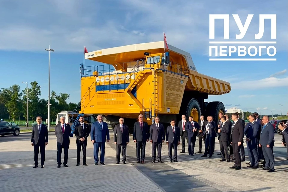 Пресс-служба показала family photo глав ЕАЭС на фоне гигантского БЕЛАЗа. Фото: телеграм-канал «Пул Первого».